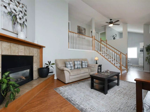 3 of 32 - 408 Ker Ave, Saanich, BC