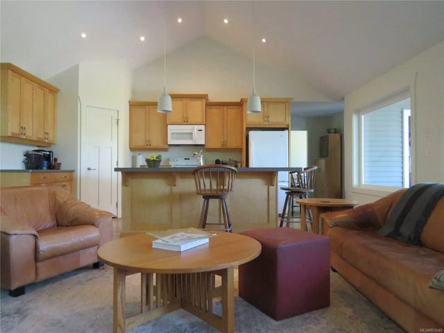 5 of 37 - 6531 Country Rd, Fanny Bay, BC