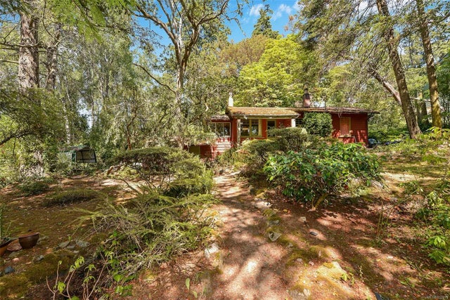 2 of 5 - Lot 2 Beaumont Ave, View Royal, BC