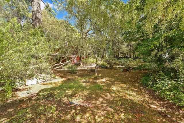 3 of 5 - Lot 2 Beaumont Ave, View Royal, BC