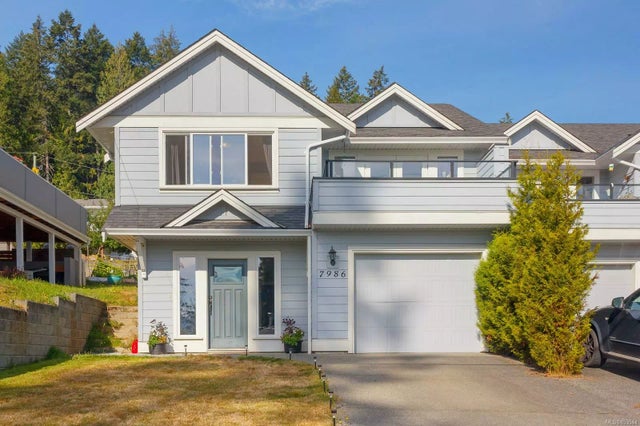 1 of 32 - 7986 Arthur St, Crofton, BC