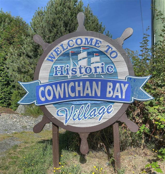 1 of 33 - 4530 Buena Vista Pl, Cowichan Bay, BC