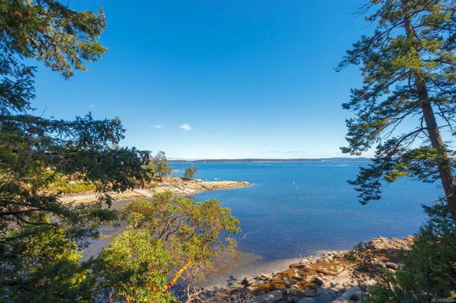 1 of 34 - 2166 Pauls Rd, Nanaimo, BC