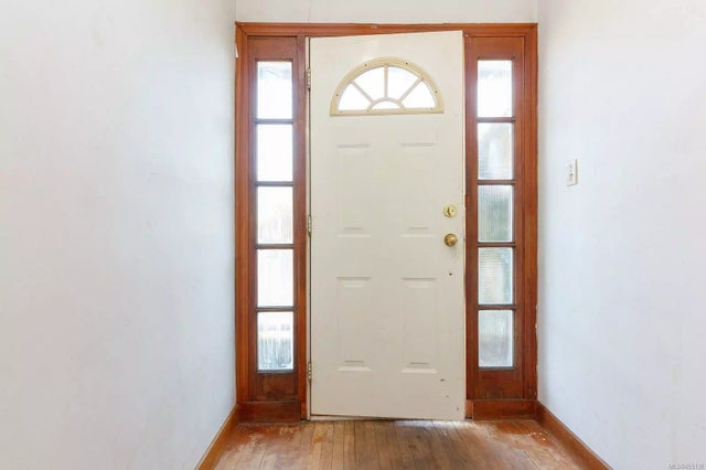 2 of 18 - 1598 Joan Ave, Crofton, BC