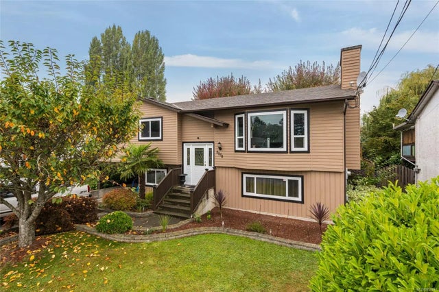 1 of 35 - 8054 Spinnaker Dr, Crofton, BC