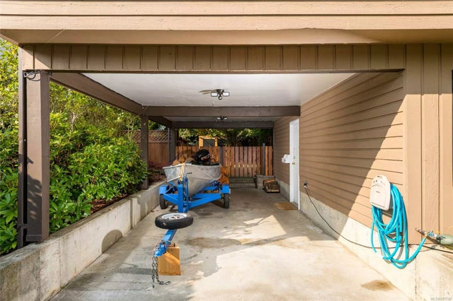 2 of 35 - 8054 Spinnaker Dr, Crofton, BC