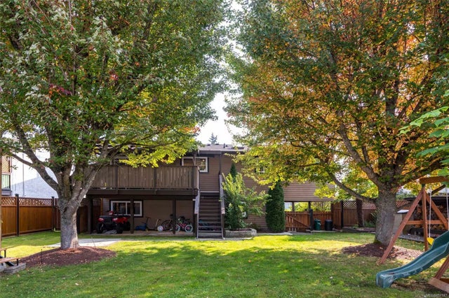 3 of 35 - 8054 Spinnaker Dr, Crofton, BC