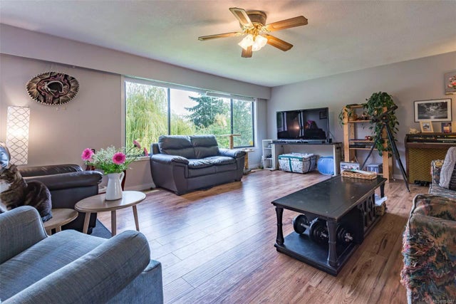 3 of 34 - 6613 Walker Frontage Rd, Fanny Bay, BC