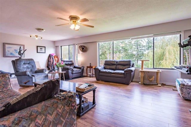 5 of 34 - 6613 Walker Frontage Rd, Fanny Bay, BC