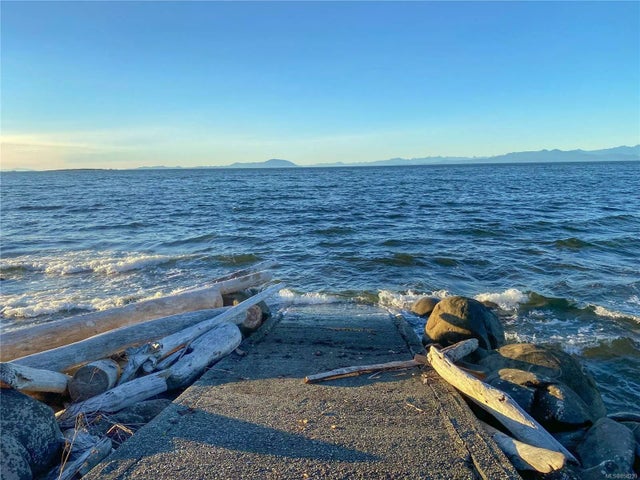 1 of 24 - 368 Tinson Rd, Gabriola Island, BC