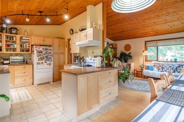 3 of 20 - 1790 Lackehaven Dr, Gabriola Island, BC