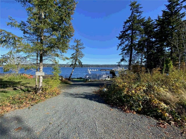 3 of 10 - 6832 Buckley Bay Frontage Rd, Fanny Bay, BC