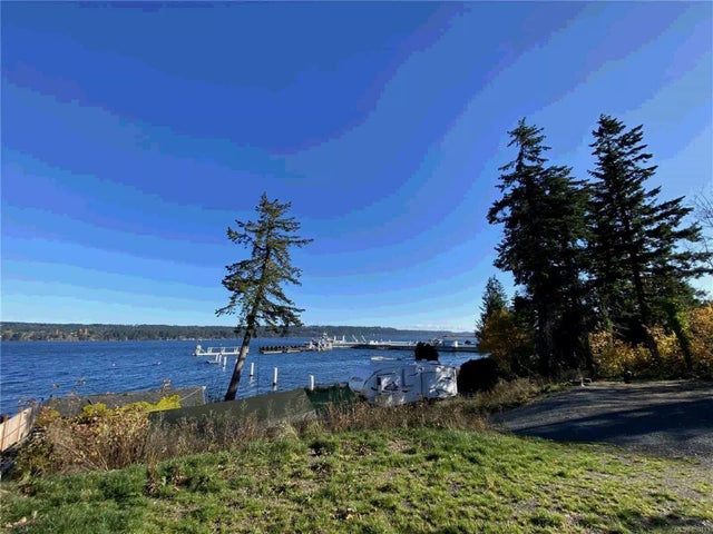 4 of 10 - 6832 Buckley Bay Frontage Rd, Fanny Bay, BC