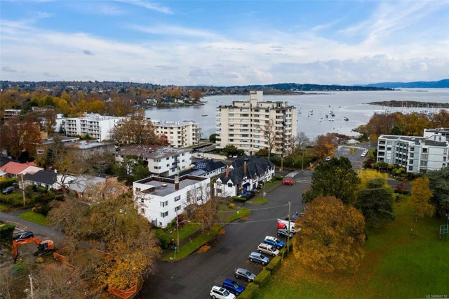 1 of 36 - 2530 Windsor Rd 4, Oak Bay, BC