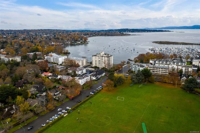 2 of 36 - 2530 Windsor Rd 4, Oak Bay, BC