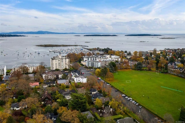 4 of 36 - 2530 Windsor Rd 4, Oak Bay, BC