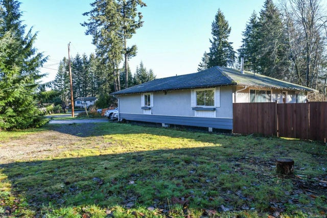 1 of 33 - 7596 Cougar Smith Rd, Fanny Bay, BC