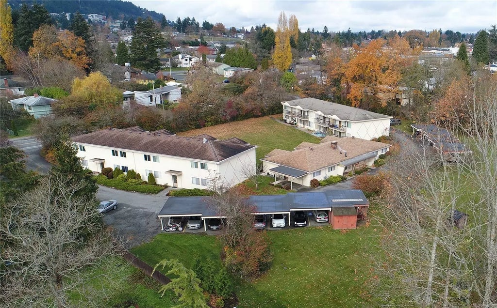 664 Bruce Ave, Nanaimo