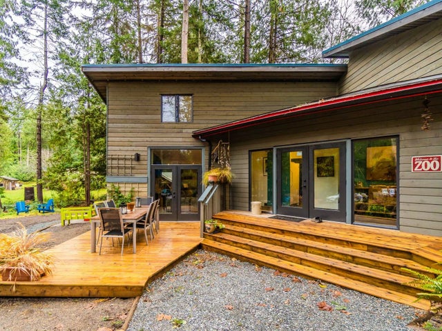 1 of 20 - 322 Hemlock Ave, Gabriola Island, BC