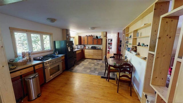 2 of 18 - 3290 South Rd, Gabriola Island, BC