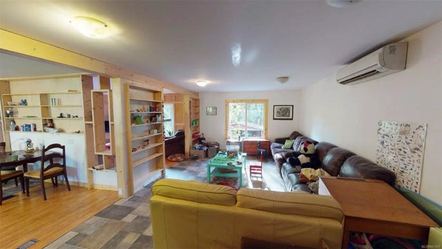 3 of 18 - 3290 South Rd, Gabriola Island, BC