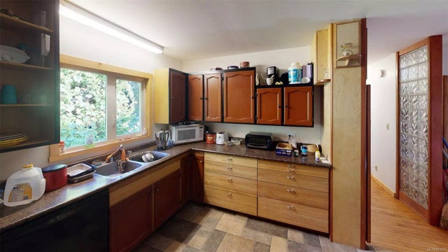 4 of 18 - 3290 South Rd, Gabriola Island, BC