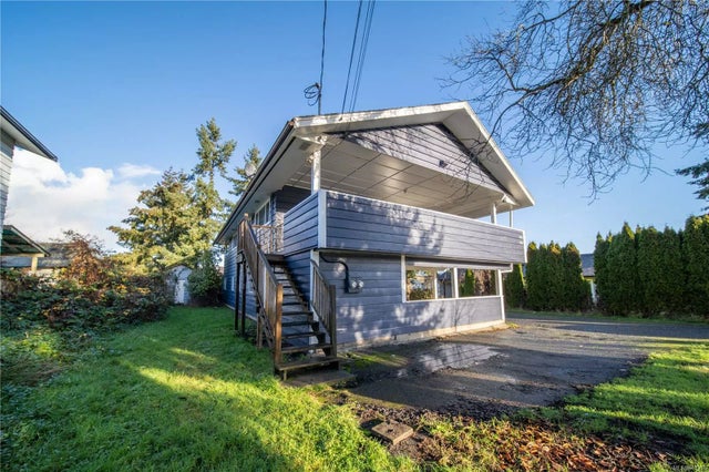 1 of 26 - 1537 Charlotte St, Crofton, BC