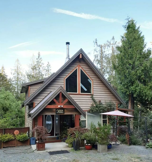 1 of 44 - 902 Canso Rd, Gabriola Island, BC