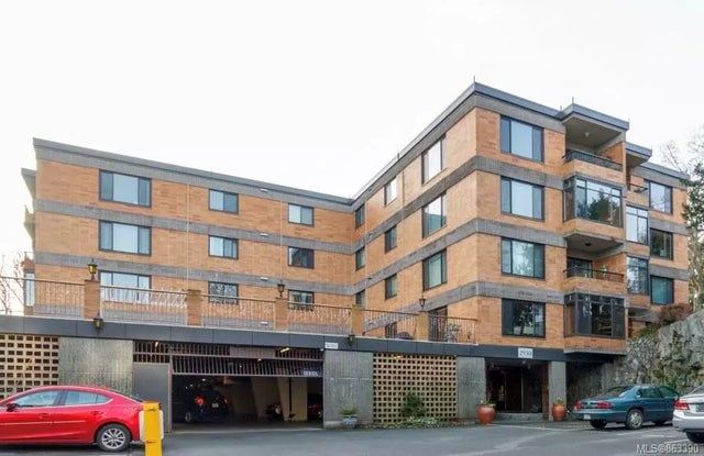 3 of 45 - 2930 Cook St 302, Victoria, BC