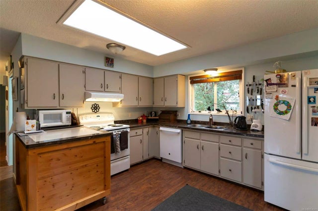 2 of 33 - 1655 Coronation St, Crofton, BC