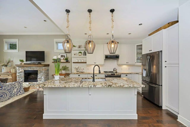 4 of 25 - 7346 Lakefront Pl, Youbou, BC