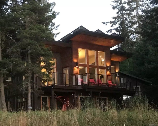 1 of 17 - 733 Berry Point Rd, Gabriola Island, BC