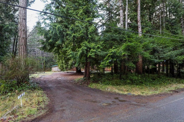 2 of 14 - 383 Ships Point Rd, Fanny Bay, BC