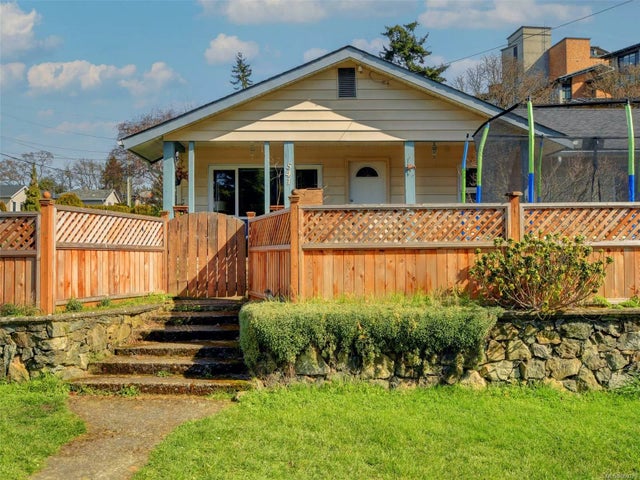 1 of 22 - 541 West Bay Terr, Esquimalt, BC