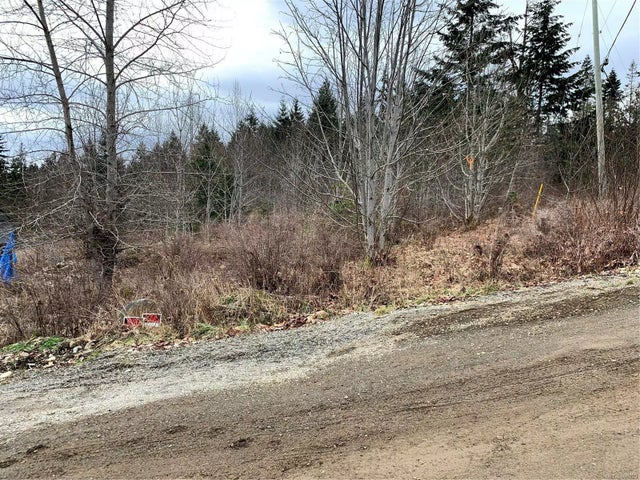 4 of 5 - 1 Country Rd, Fanny Bay, BC