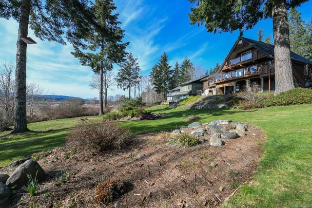 4 of 25 - 7703 Tozer Rd, Fanny Bay, BC