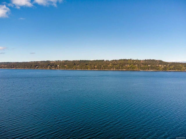 5 of 34 - 7624 Ships Point Rd, Fanny Bay, BC