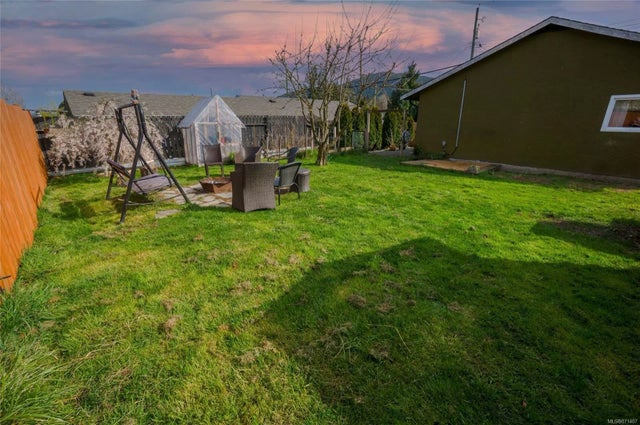 1 of 28 - 1559 Robert St, Crofton, BC