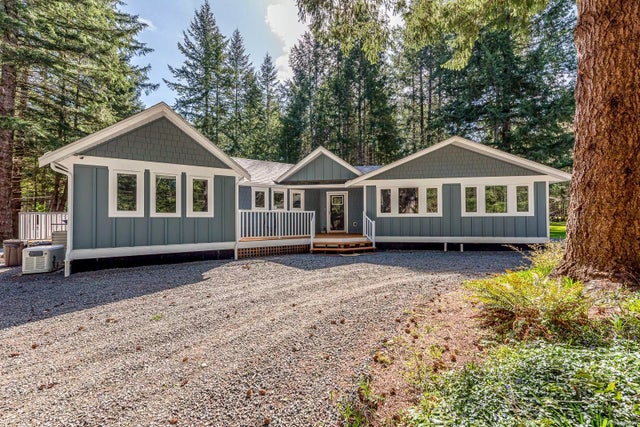 1 of 64 - 325 Bates Dr, Fanny Bay, BC