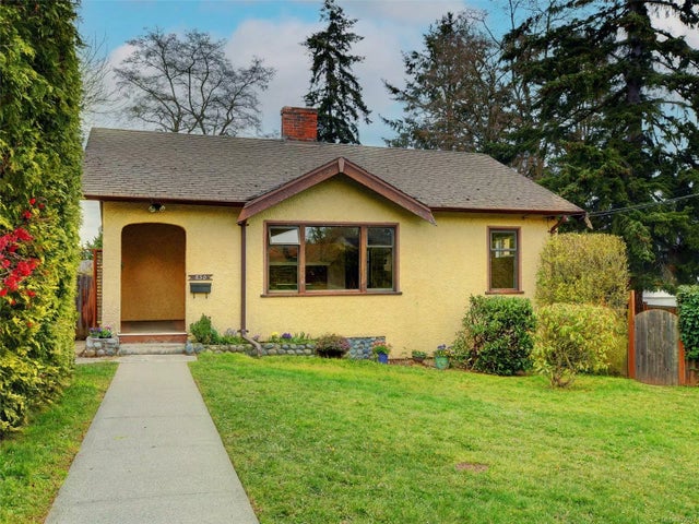 1 of 25 - 850 Snowdrop Ave, Saanich, BC