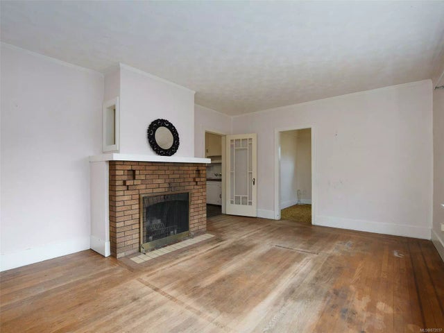 2 of 25 - 850 Snowdrop Ave, Saanich, BC