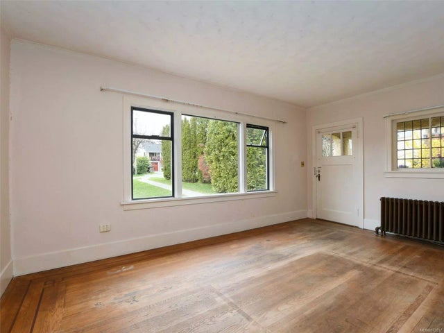 4 of 25 - 850 Snowdrop Ave, Saanich, BC