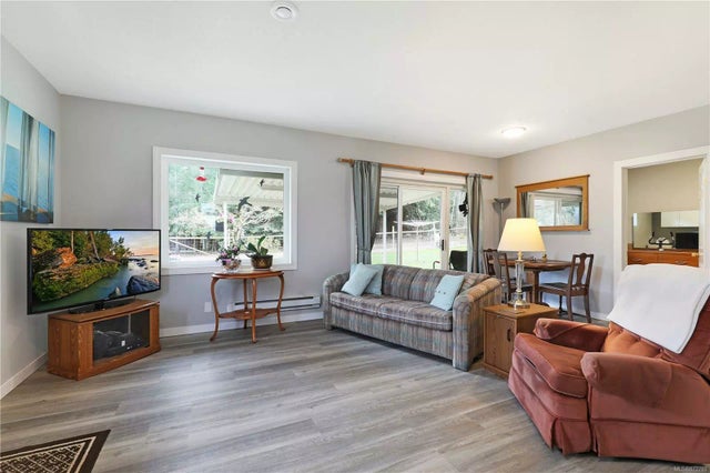 2 of 19 - 6627 Mystery Beach Rd, Fanny Bay, BC