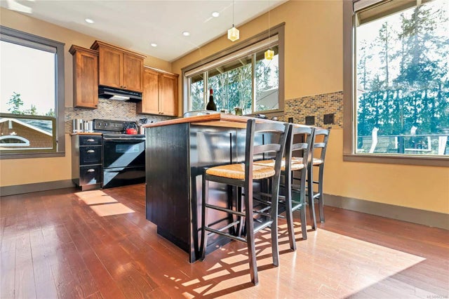 5 of 41 - 9376 Creekside Dr, Youbou, BC
