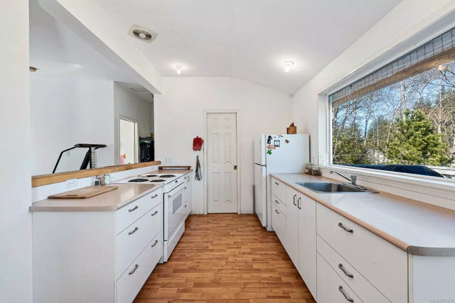 5 of 51 - 8132 Macartney Dr, Fanny Bay, BC