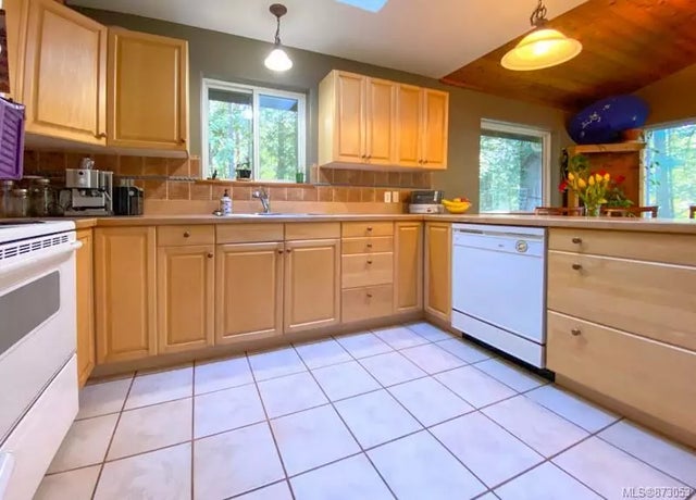 2 of 25 - 677 South Rd, Gabriola Island, BC