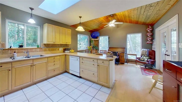 3 of 25 - 677 South Rd, Gabriola Island, BC