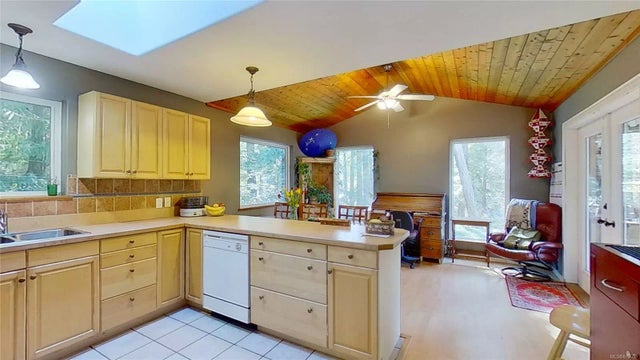 4 of 25 - 677 South Rd, Gabriola Island, BC