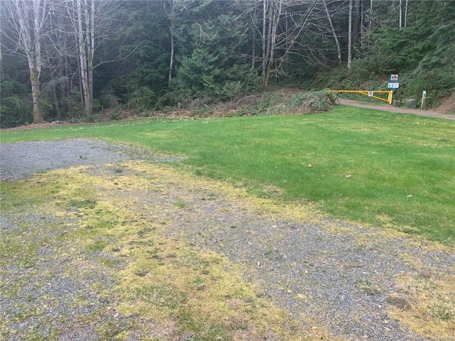 3 of 15 - 1359 Chilco Rd, Crofton, BC