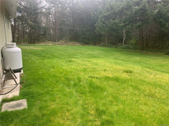 4 of 15 - 1359 Chilco Rd, Crofton, BC